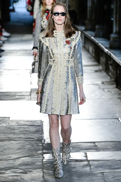 Look 30